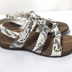 Orthaheel White and Black Snakeskin Sandals. Size 9.